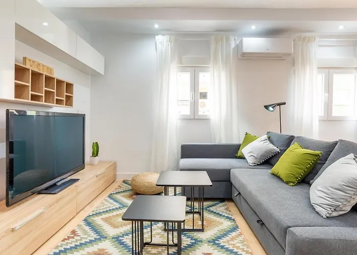 Gorgeous Renovated Apartment 2Br Ac